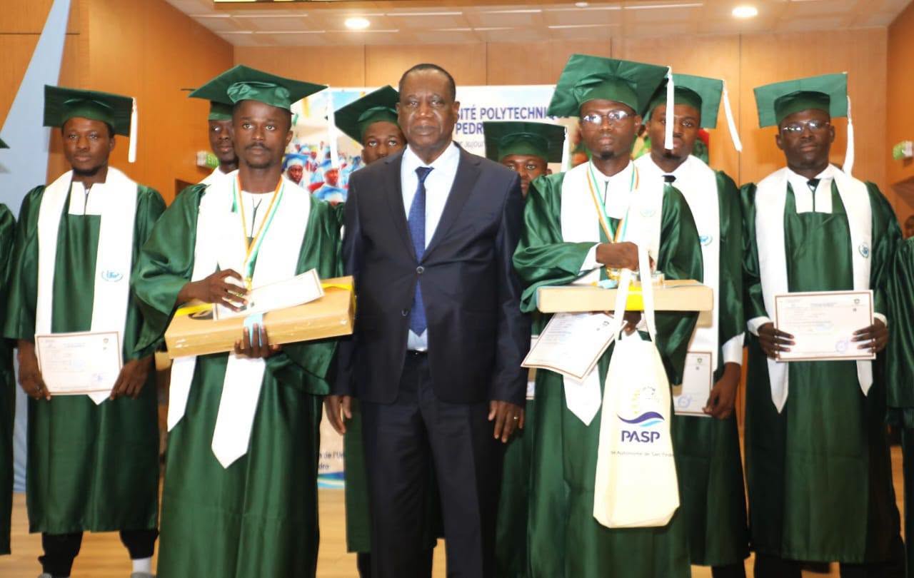 La première promotion d’ingénieurs de l'université de San Pedro baptisée Ahoua N’Doli Théophile