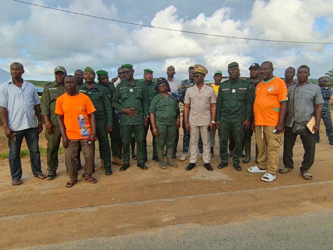 Tiapoum renforce la protection de la lagune Aby avec le planting de 206 plants à Edjambo