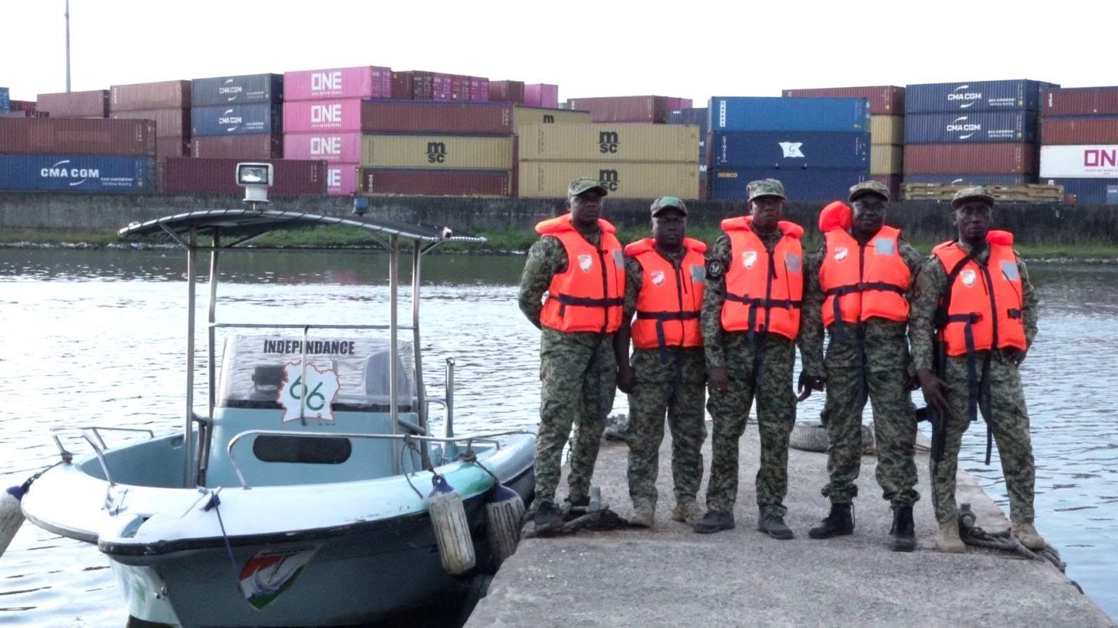 Les Douanes ivoiriennes saisissent 12 tonnes de sucre et de boissons frelatées à Assinie