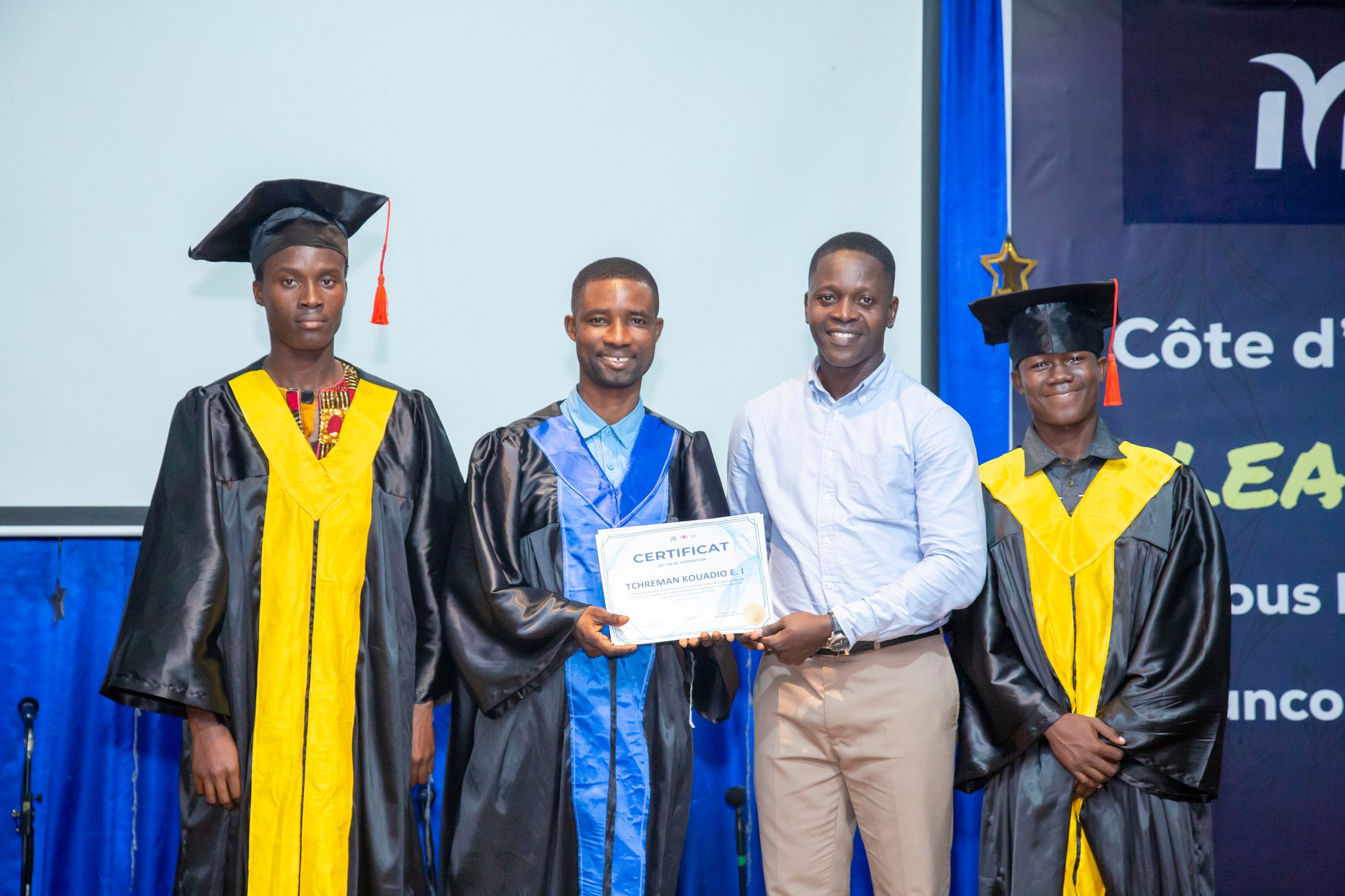 Près de 200 jeunes diplômés célébrés lors de la cérémonie des Académies du Week-End IYF à Cocody