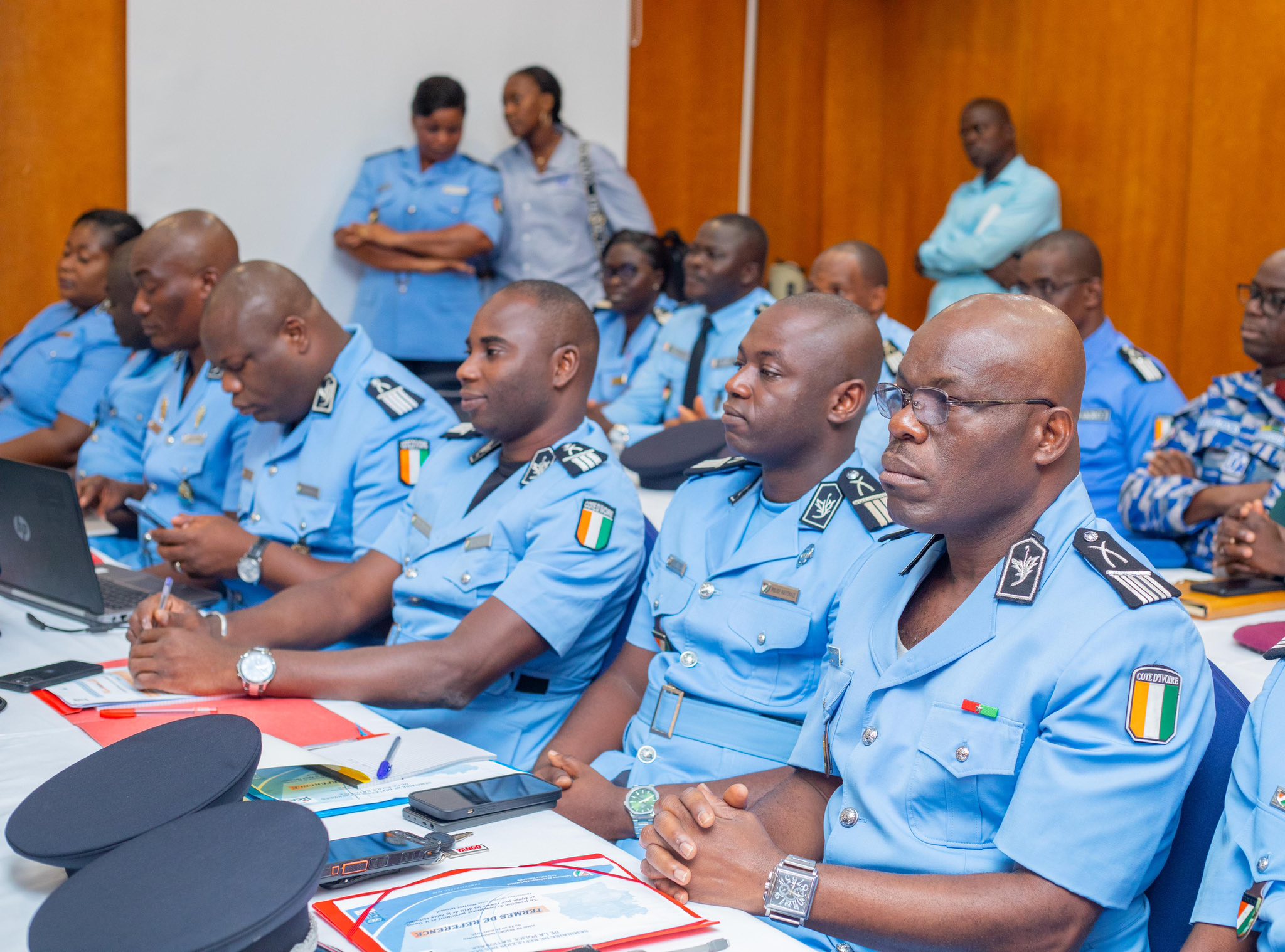 Le ministre Vagondo appelle la police nationale à renforcer la sécurité face aux menaces persistantes