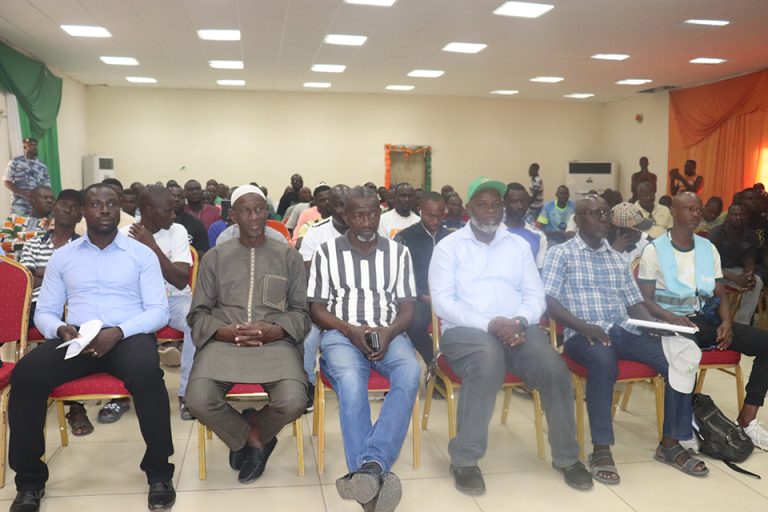 À Bouaflé, éleveurs et SOLIBRA cherchent un compromis pour l’accès à la drêche après un sit-in des producteurs