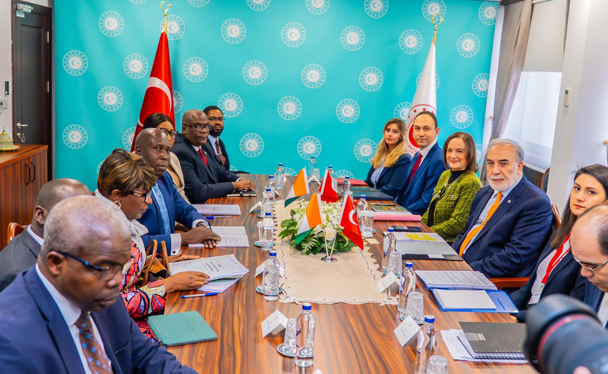 La Côte d'Ivoire et la Turquie renforcent leur coopération stratégique lors de consultations à Ankara