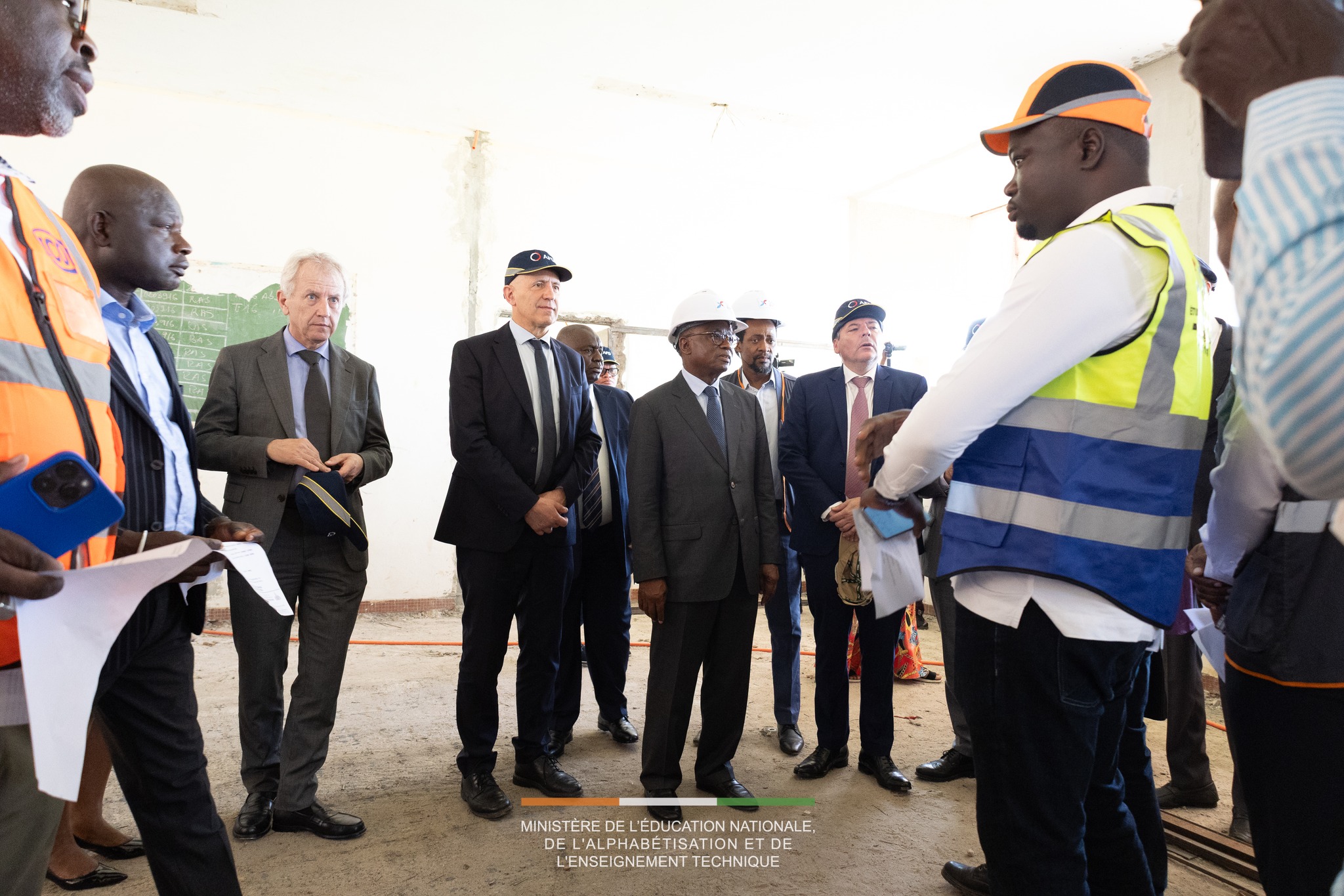 Le ministre N'Guessan Koffi et l'AFD visitent le chantier de réhabilitation du Lycée Scientifique de Yamoussoukro