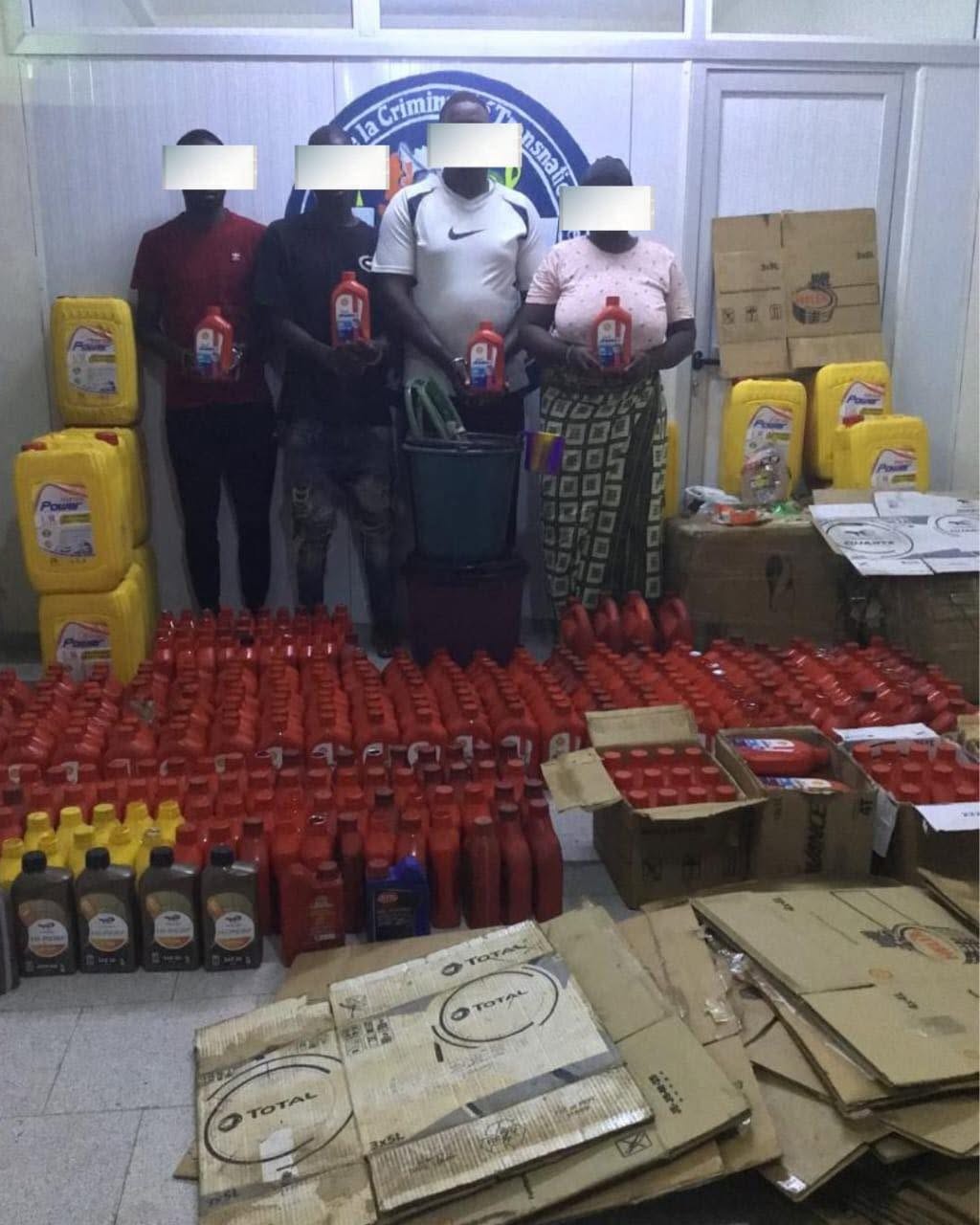 Un réseau de commercialisation d’huiles lubrifiantes contrefaites démantelé par la police de Bouaké
