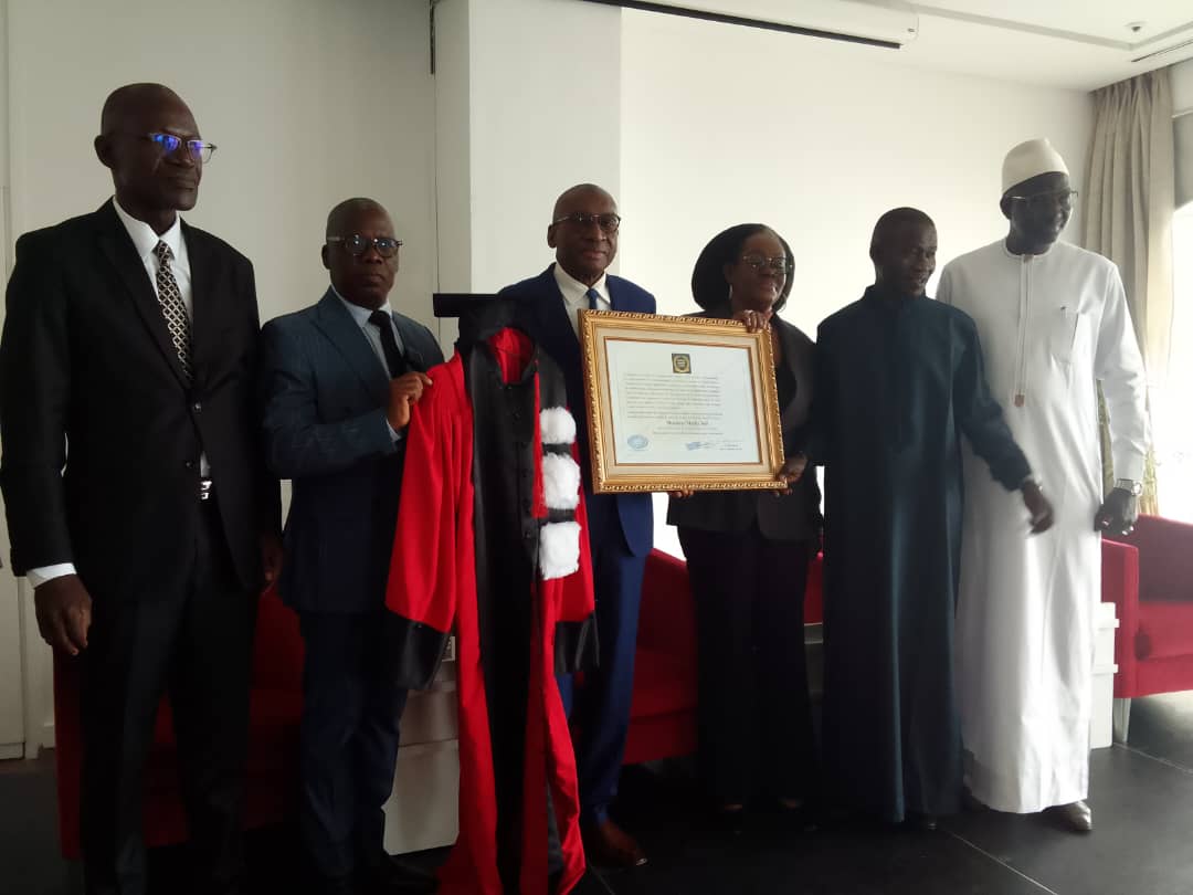 Macky Sall reçoit les distinctions de l'alternance démocratique et Doctorat Honoris Causa pour son héritage politique
